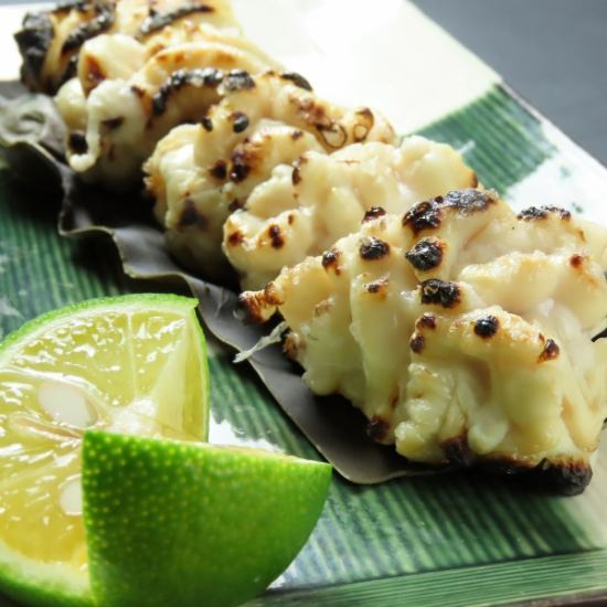 オープンキッチンの臨場感あふれる空間で、本格和食に舌鼓を。