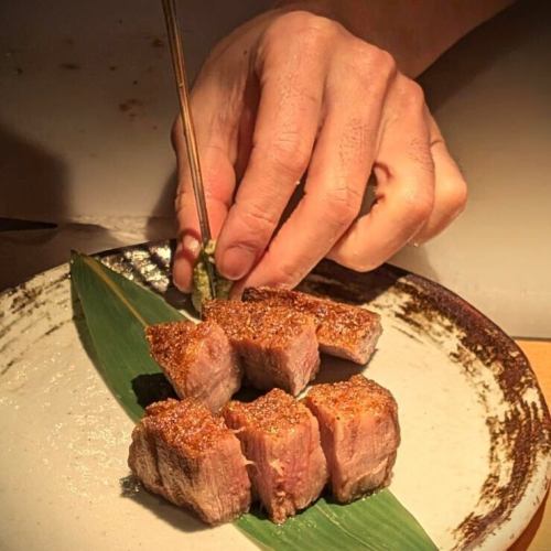 【黒毛和牛】　霜降り　炭火焼 （100g）