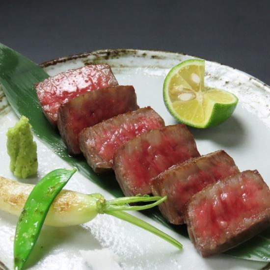 鉄板で焼上げる、牛サーロイン（100g～）4000円