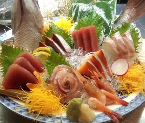 A hearty assortment of fresh sashimi!