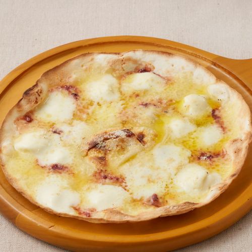 Shuto and cheese snack pizza