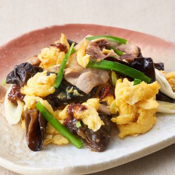 Chinese stir-fried egg and wood ear mushroom