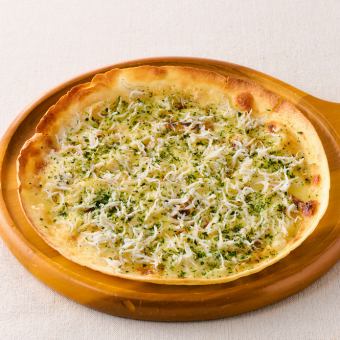 Whitebait pizza with anchovy sauce