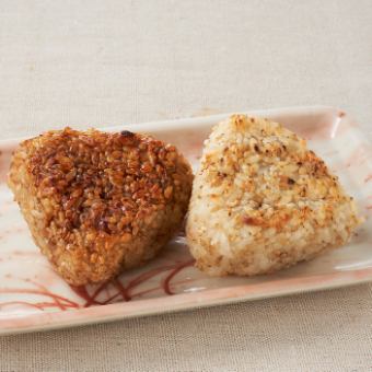 Grilled rice balls (soy sauce/sesame salt)