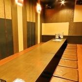 正座が苦手な方も安心の掘りごたつ席をご用意しております！ゆったりとした空間で、旬の食材を使った自慢の逸品の数々をお楽しみください。ご友人やご家族とのんびりと過ごせる、落ち着いた雰囲気です。ぜひ、お気軽にご来店ください！