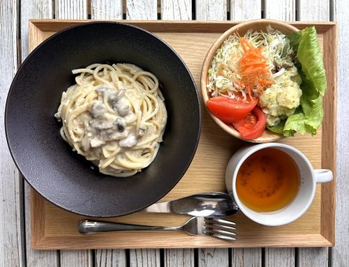 【お得なランチ♪】お好きなパスタお選びください♪サラダとスープ付きなので、満足感あり！！