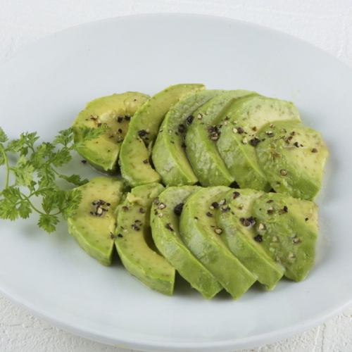 Avocado slices smoked with oil