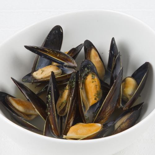 Steamed mussels with wine