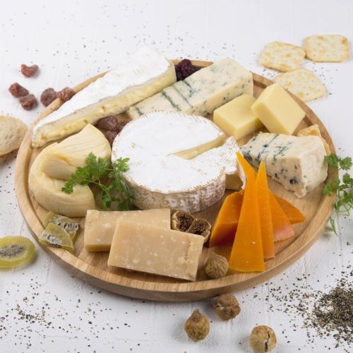 Assortment of 5 types of cheese (free combination)