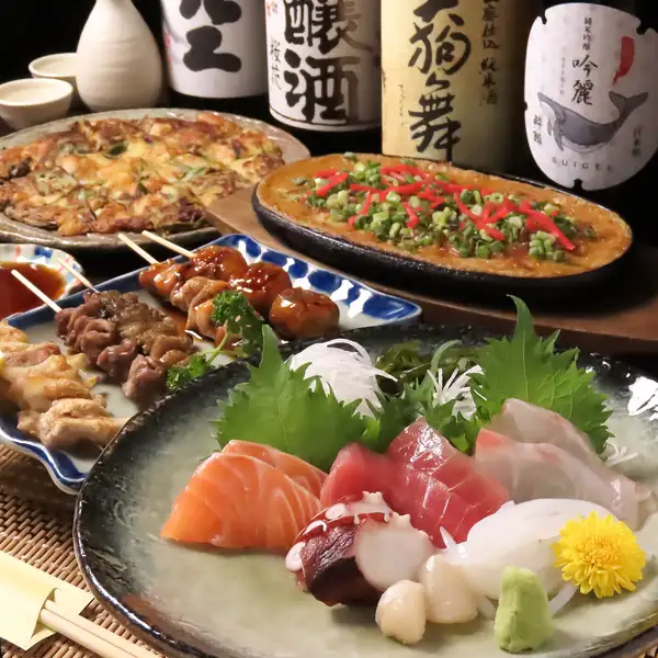 旬の魚を贅沢に盛り付けた、新鮮で彩り豊かで華やかな【お刺身盛り合わせ】がおすすめ◎