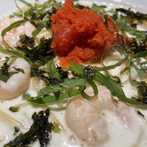 Shrimp and cod roe cream spaghetti