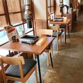 [Table seat for 2 people] We also have table seats that are perfect for dates and small groups ♪