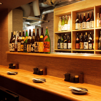 店内にはカウンター席を6席ご用意しております！お一人様でのサク飲みにも◎
