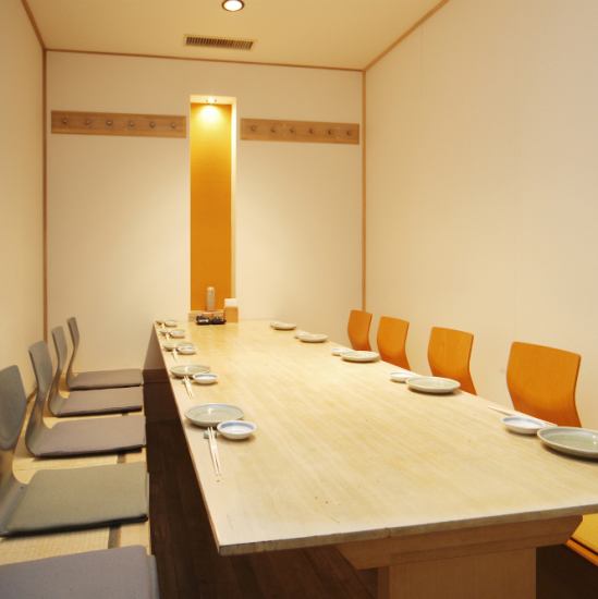 A private room with horigotatsu seating for up to 60 people! Please inquire about the number of people.
