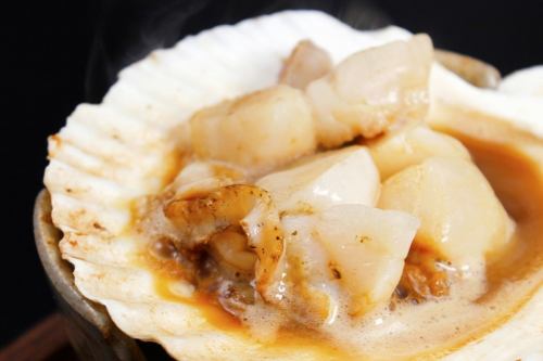 如月2月のフェアメニュー / 【特大】活帆立のバター醤油焼き