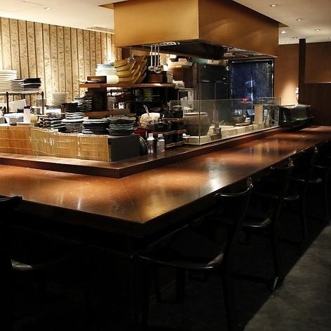 ライブ感あふれる料理人の姿をお愉しみいただけるカウンター席