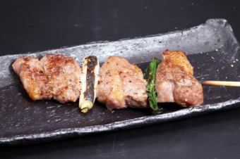 来自澳大利亚的羊肉串（盐和酱汁）