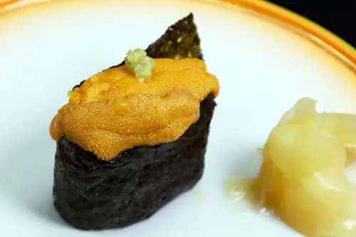 道内各地より ／ 海水うにの軍艦鮨