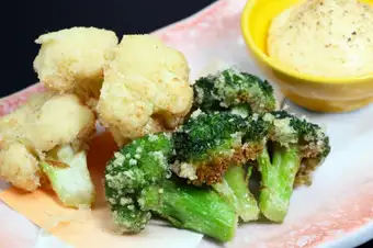 江別市篠津より ／ ブロッコリーとカリフラワーの唐揚げ