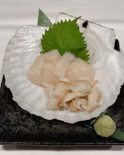 Sarufutsu scallop sashimi