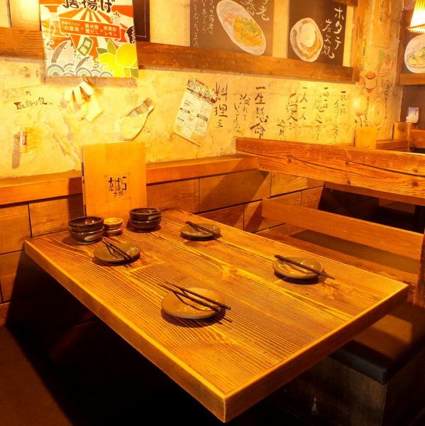 [Table seats] Table seats for 2 to 4 people! The restaurant has a popular atmosphere and is very popular with both dinner parties and free customers.