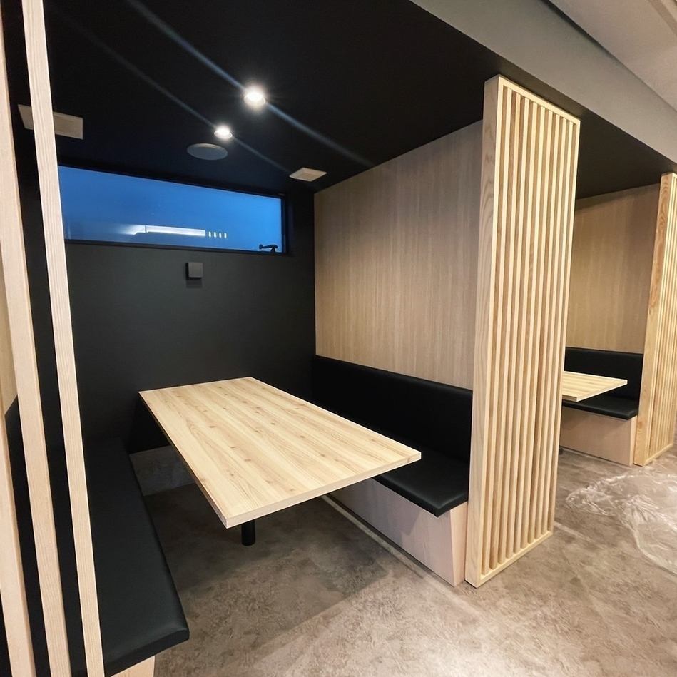 We have counter seating, semi-private rooms, and private rooms available♪ Parking is also available!