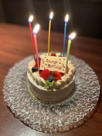 【♪誕生日・記念日ホールケーキ♪】お誕生日・記念日サプライズケーキをご準備致します☆