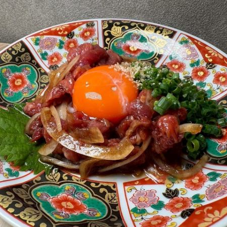 馬肉ユッケ