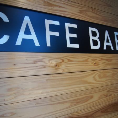 CAFE BAR 8>