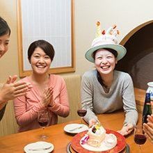 誕生日、結婚祝い等スタッフが心を込めて☆カニ専門店で贅沢に！