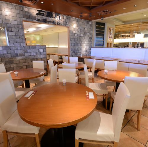 For meals, meetings and banquets.Private reservation is possible for 80 people