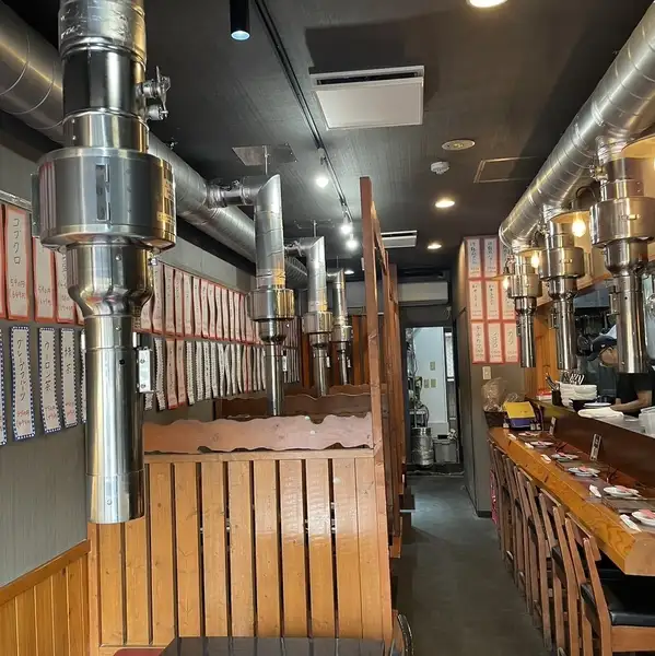 貸切対応可能!会社宴会や大人数での集まりにぴったり。広々とした空間で、炭火焼きの香りを楽しみながら、ゆったりとした時間を過ごせます。七輪を囲んでの食事は会話も弾み、香りとともに自然と笑顔が広がり、特別なひとときを演出し、一体感も生まれます♪ぜひ、ご利用ください!