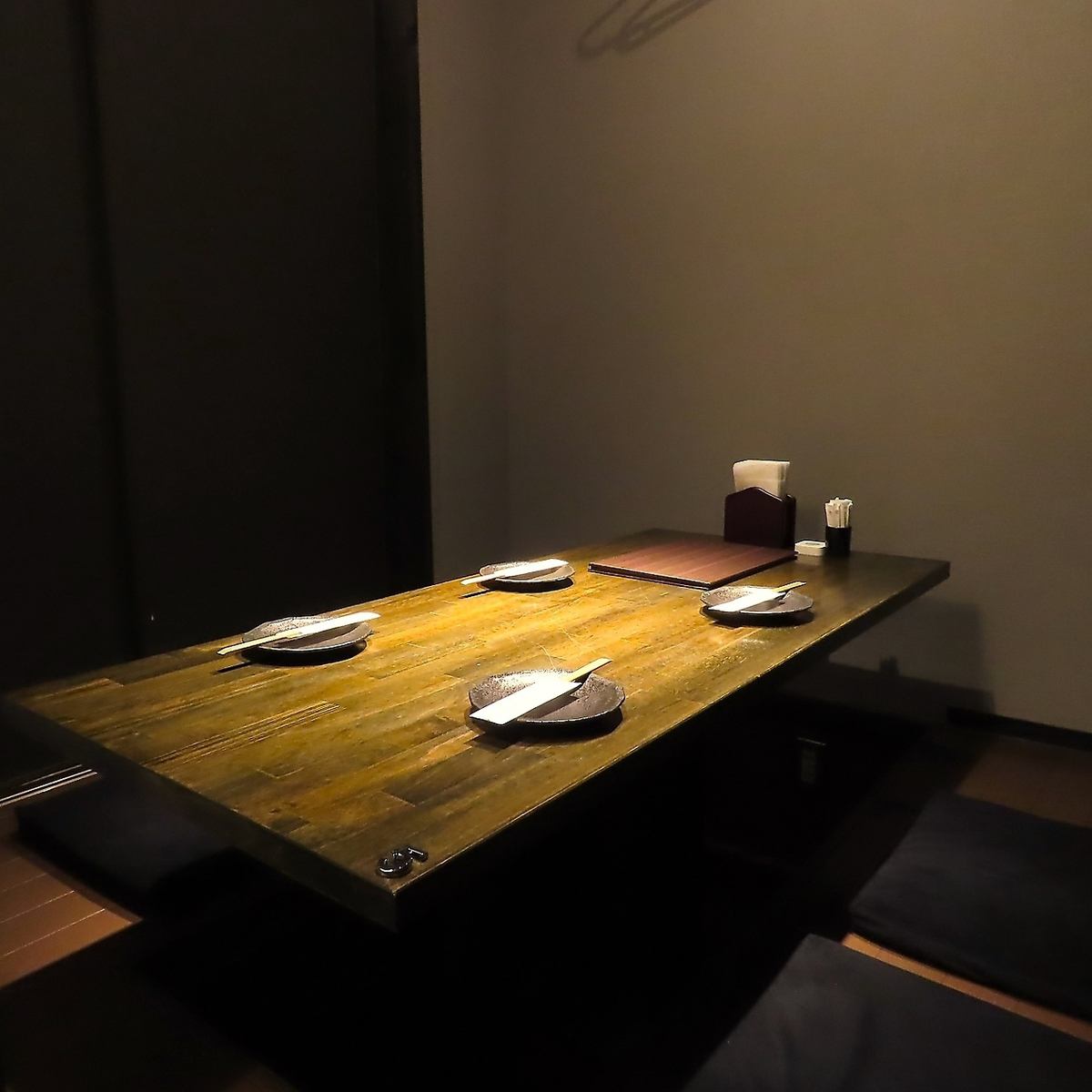 在明亮、轻松的空间里享用海鲜和肉类菜肴。