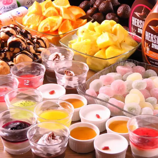 At Morton, you can enjoy all-you-can-eat desserts and sushi! The buffet corner is well-stocked!