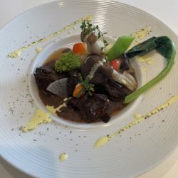 【肉料理】エゾ鹿の赤ワイン煮