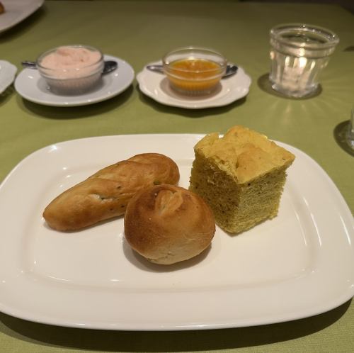 【パン】アスパラガスのパン / 味噌と米粉のパン / ウコンのパン