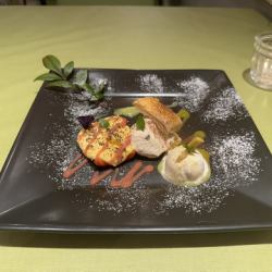 【デザート】冷イチゴのグラタン / プラリネムース / ショウガのアイス添え