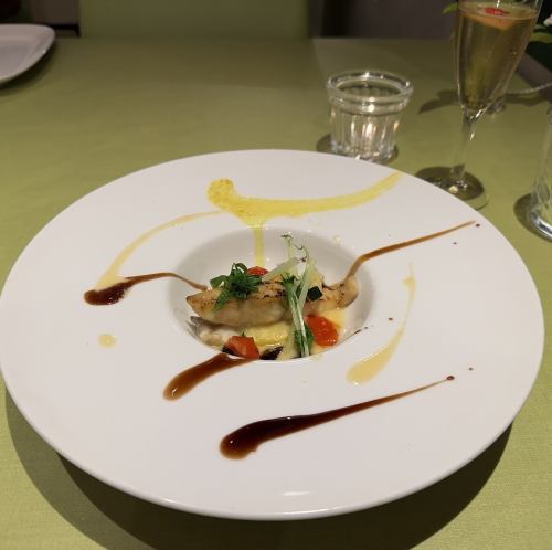 【魚料理】本日の魚のポワレ　ソースベルモット