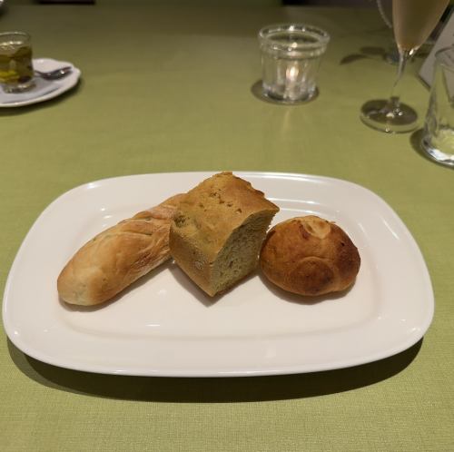 【パン】枝豆のパン / みそ、米粉、ごまのパン / カレー風味のパン