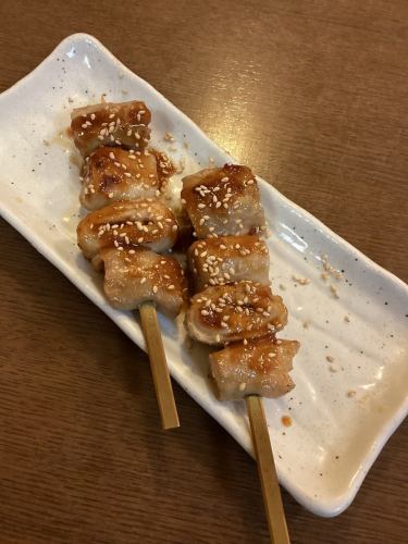 [Specialty] Shirokoro horumon skewers (2 skewers)