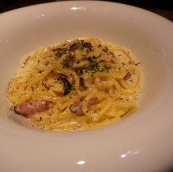 黒トリュフと農家のベーコンのカルボナーラ　スパゲッティーニ