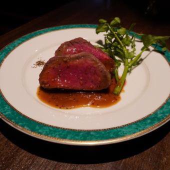 北海道産　亜麻仁牛のグリルステーキトリュフとマルサラワインのソース