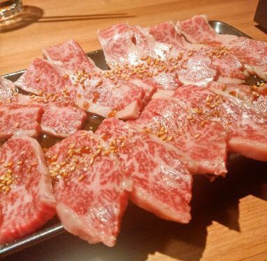First of all, from yakiniku !! You can enjoy our specialty yakiniku at a reasonable price ♪ All courses with yakiniku ☆
