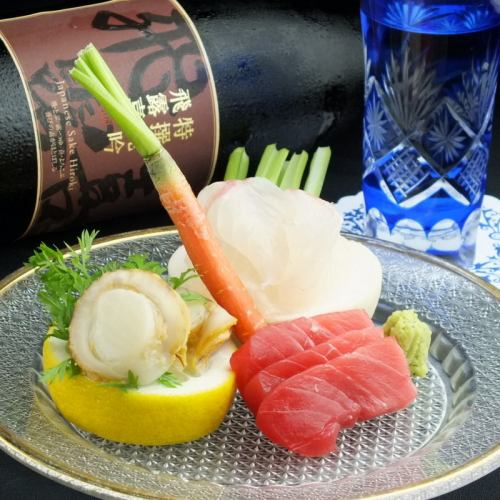 [Assorted seasonal fresh fish sashimi] We provide seasonal fresh fish carefully selected by our chef every morning.