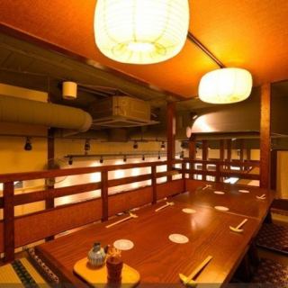 It is also possible to use the tatami room for up to 10 people.Enjoy your time in the calm atmosphere of the restaurant with its warm interior and lighting! Please consult with Shikishunsai Fukufuku for banquets with a small number of people and banquets for various occasions.※ The seat will be 2 hour system.*Reservations for semi-private rooms are accepted by phone.