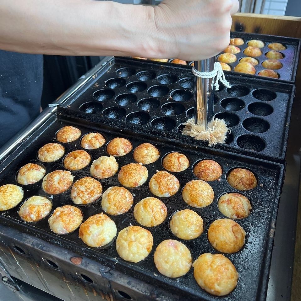 新世界・通天閣で味わう大阪の定番お好み焼き・たこ焼き・串カツが味わえる♪