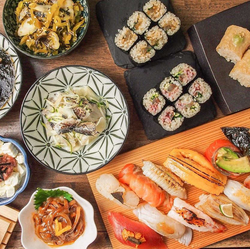 您可以轻松享用我们的特色握寿司和海鲜菜肴！