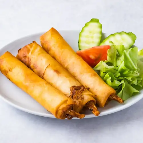 エビを丸ごと包んだタイの春巻き「クンホーポーピア」