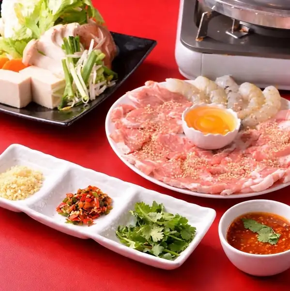 ムカター(タイのすき焼き)を楽しめるコース