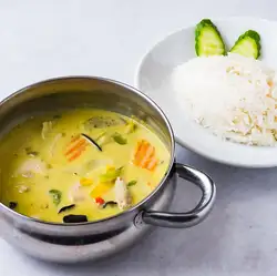 Green curry set (soup + side dish + dessert)